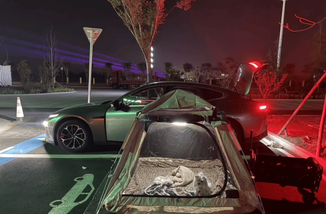 期间年轻人旅行掀起“帐篷过夜”热潮开元棋牌网站不住酒店住帐篷！国庆(图1)